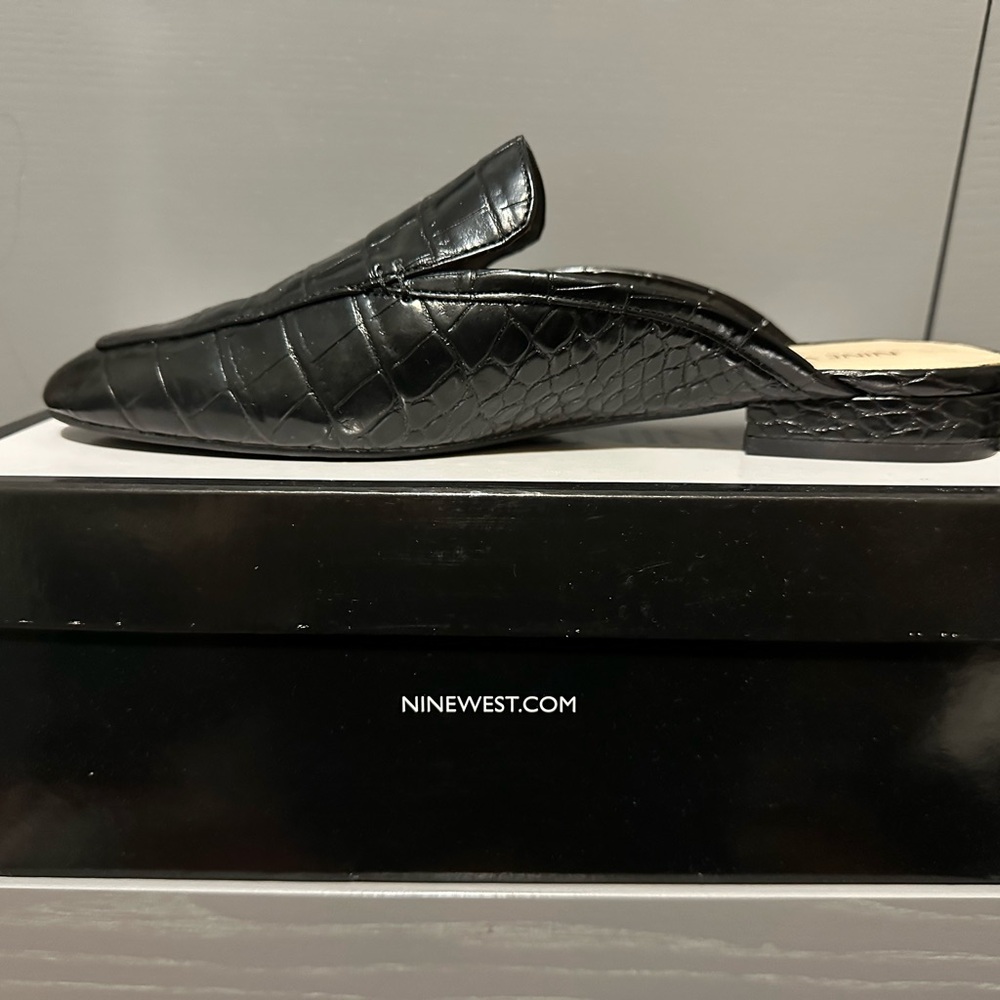 NEW! Nine West Women’s Black Croc-Embossed Mules - Picture 3 of 7